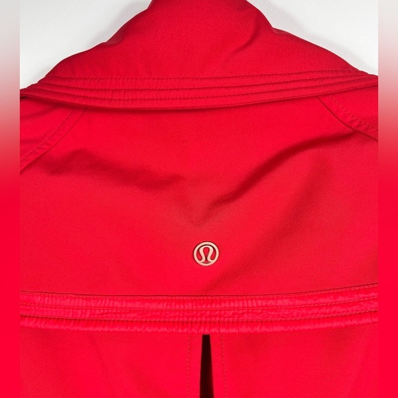 Lululemon Coco Softshell red jacket, Size 8, adjustable sleeves & collar - Picture 13 of 16